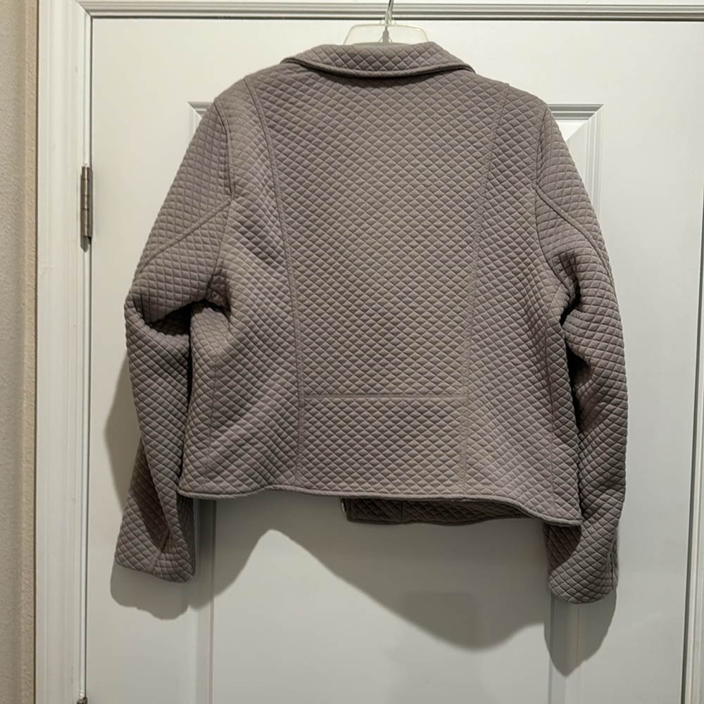 TORRID PEBBLE GREY QUILTED‎ KNIT MOTO JACKET - 2 - Picture 4 of 10